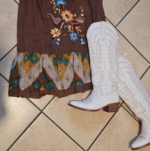 White Tecovas "The Abby" Like New.